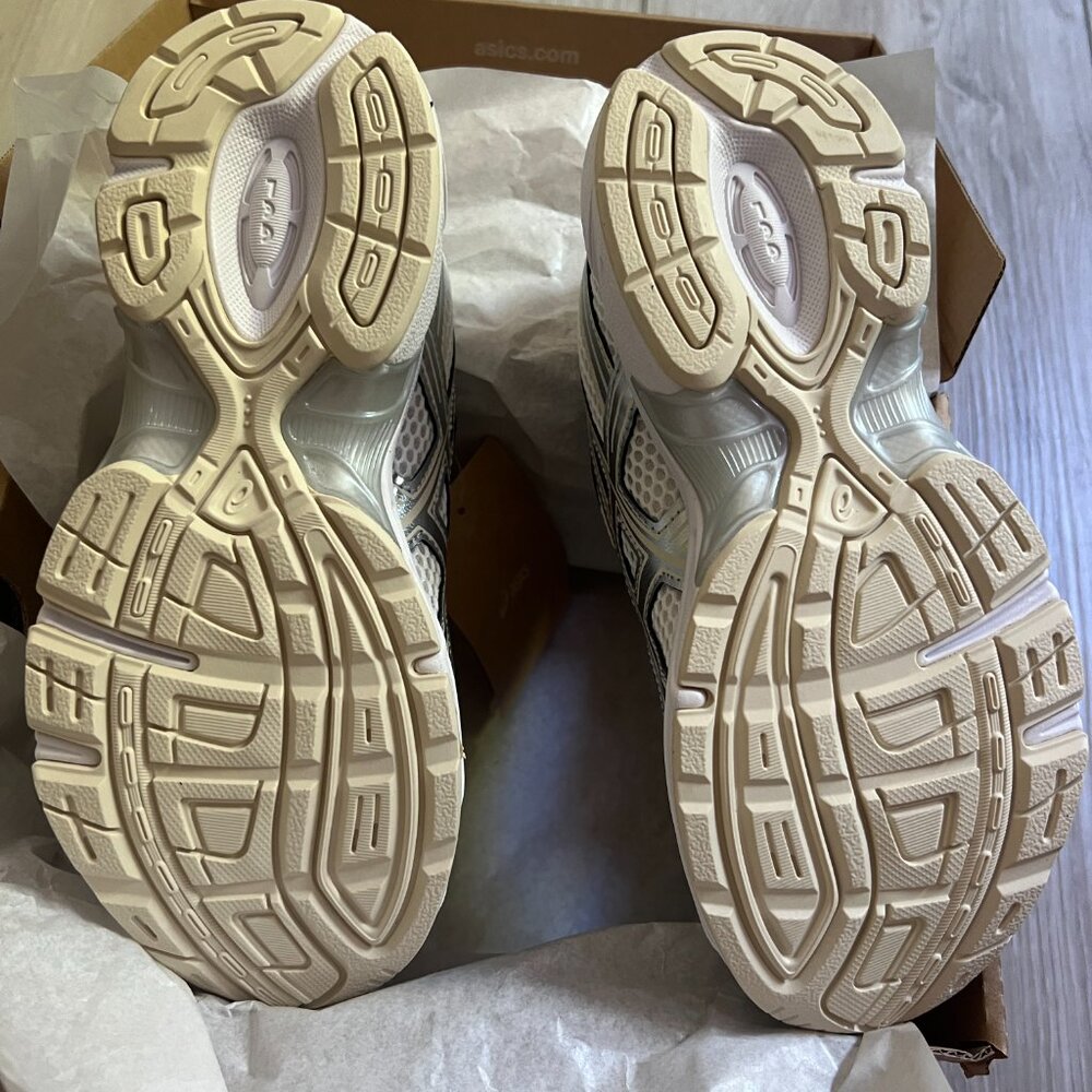 ASICS GEL 1130 Silver and Cream NWT - Picture 2 of 5